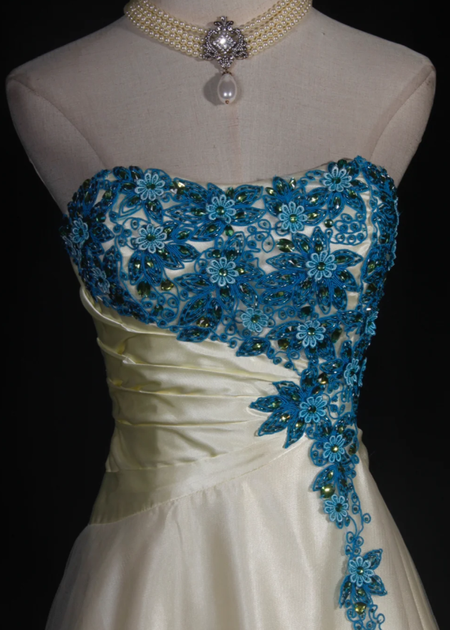 Chic A-Line Light Champagne Long Prom Dresses Satin Sweetheart Evening Dresses Sleeveless Birthday Dresses ED05922