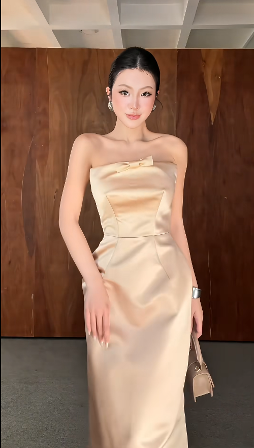 Chic Sheath Champagne Wedding Guest Dresses Satin Strapless Long Evening Dresses Sleeveless Birthday Dresses ED05924