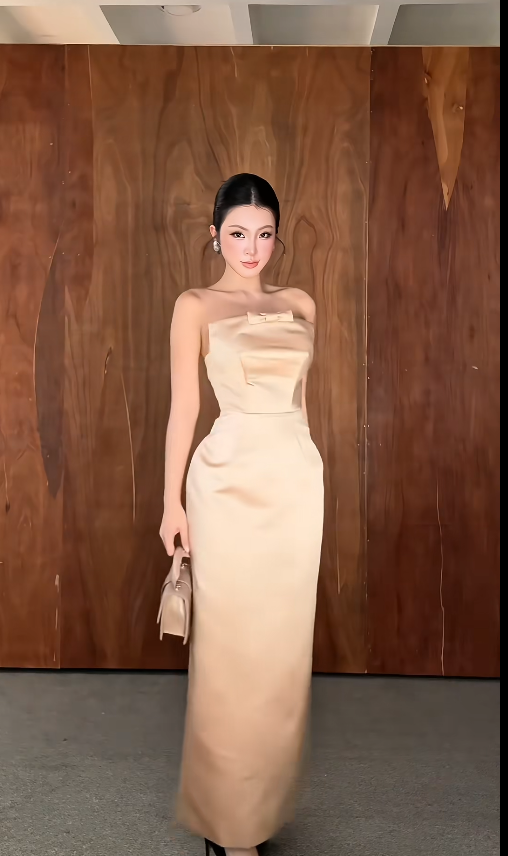 Chic Sheath Champagne Wedding Guest Dresses Satin Strapless Long Evening Dresses Sleeveless Birthday Dresses ED05924