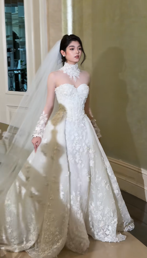 Chic A-Line Long Wedding Dresses Tulle Applique White Bridal Dresses Beaded Sleeveless Bridal Gown ED05994