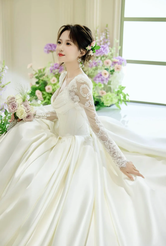Chic A-Line Long Wedding Dresses Satin  White Bridal Dresses Beaded Long Sleeves Bridal Gown ED05995