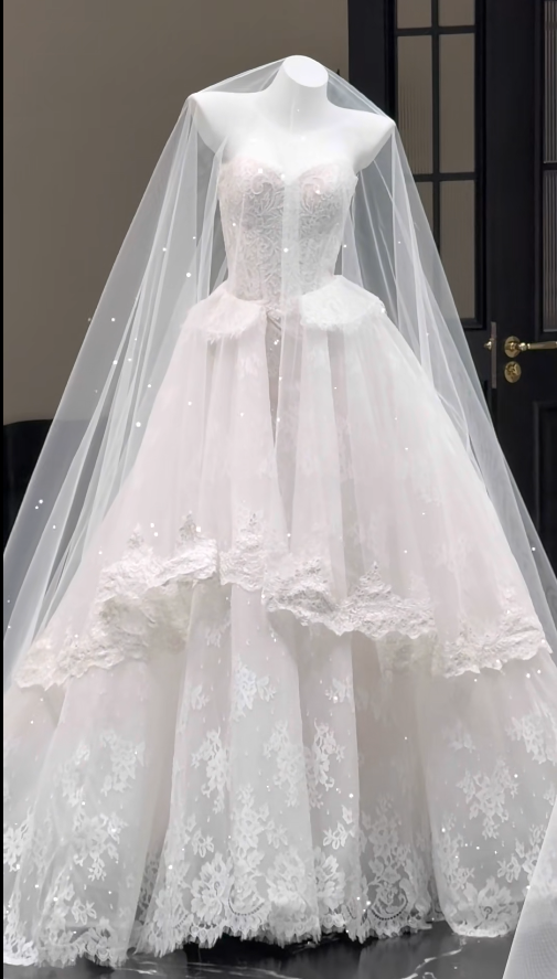 Chic Sweetheart A-Line Long Wedding Dresses Tulle Applique White Bridal Dresses Sleeveless Bridal Gown ED05998