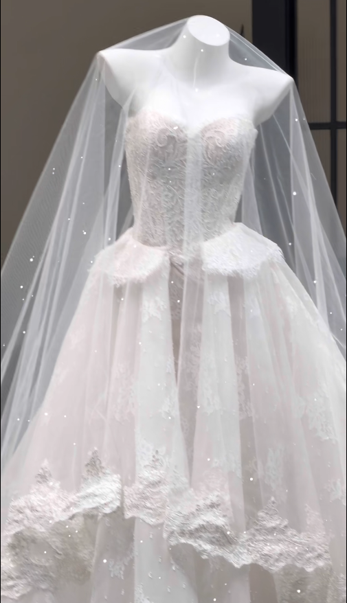 Chic Sweetheart A-Line Long Wedding Dresses Tulle Applique White Bridal Dresses Sleeveless Bridal Gown ED05998