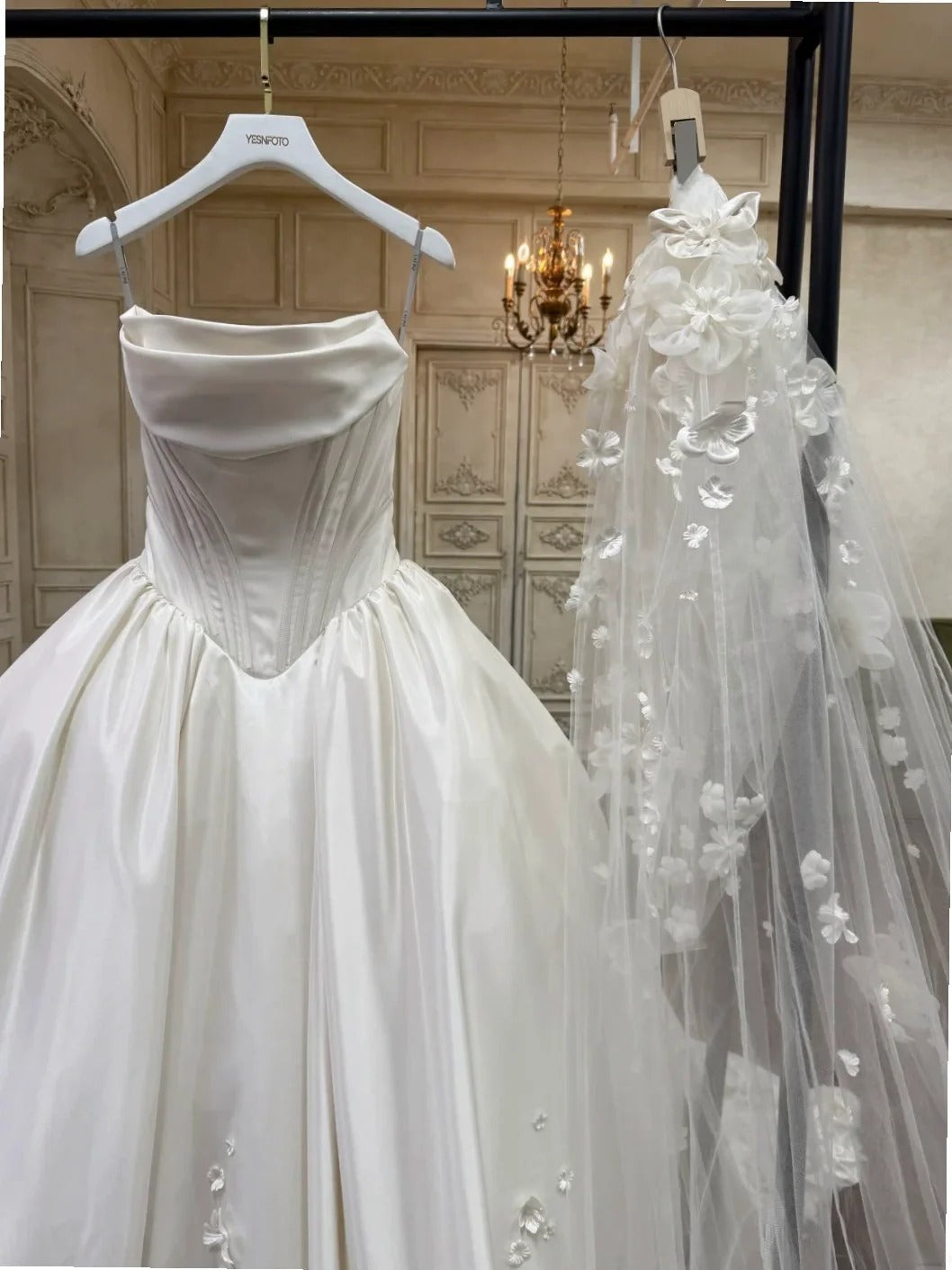 Fairy A-line Long Wedding Dresses Satin White Bridal Gowns Sleevless Strapless Bridal Dresses ED06015