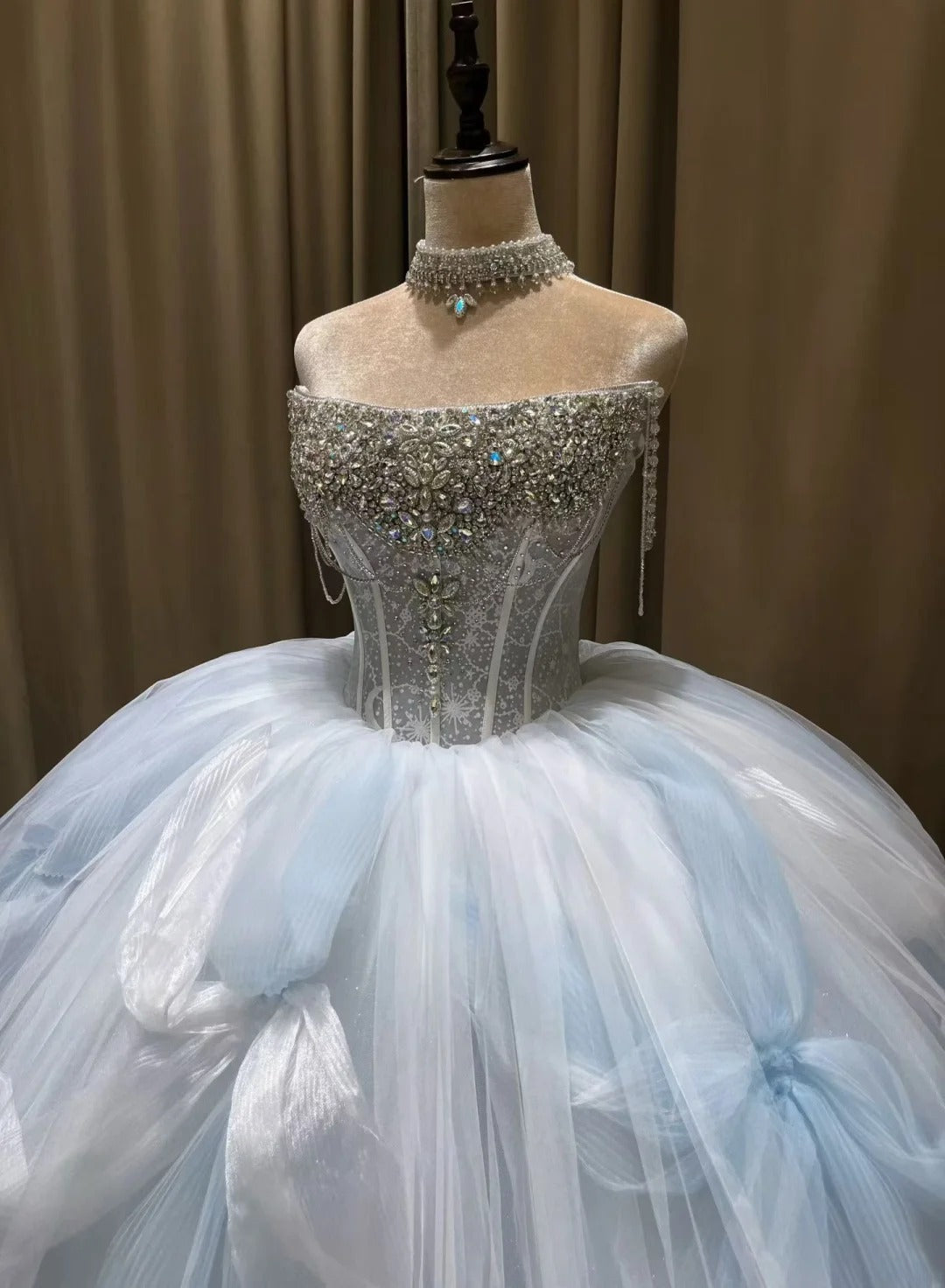 Fairy A-line Long Wedding  Dresses Tulle Ice Blue Bridal Gowns Sleeveless Strapless  Bridal Dresses ED06017