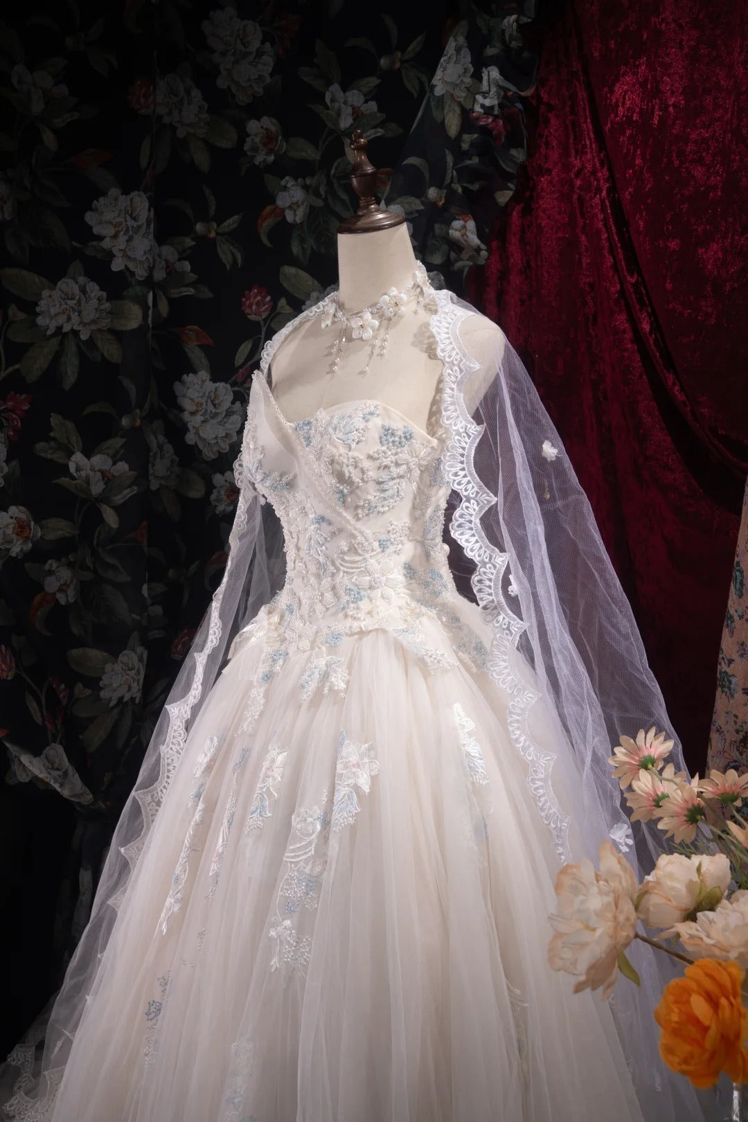 Fairy A-line Long Wedding  Dresses Tulle Appliques White  Bridal Gowns Sleeveless   Sweetheart Bridal Dresses ED06018