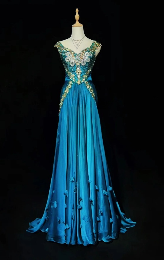 Elegant Sheath Burgundy Long Prom Dresses Satin Halter Sleeveless Evening Dresses ED06034