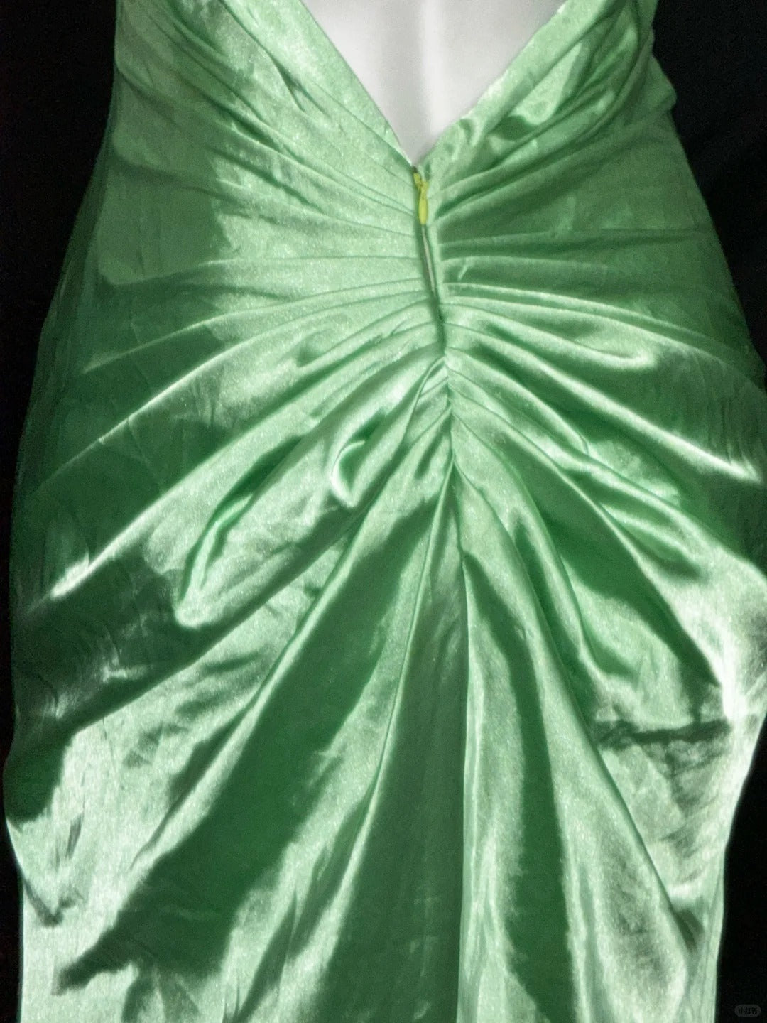 Elegant Green Wedding Guest Dresses V-Neck Sheath Birthday Dresses Satin Sleeveless Long Prom Dresses ED06103