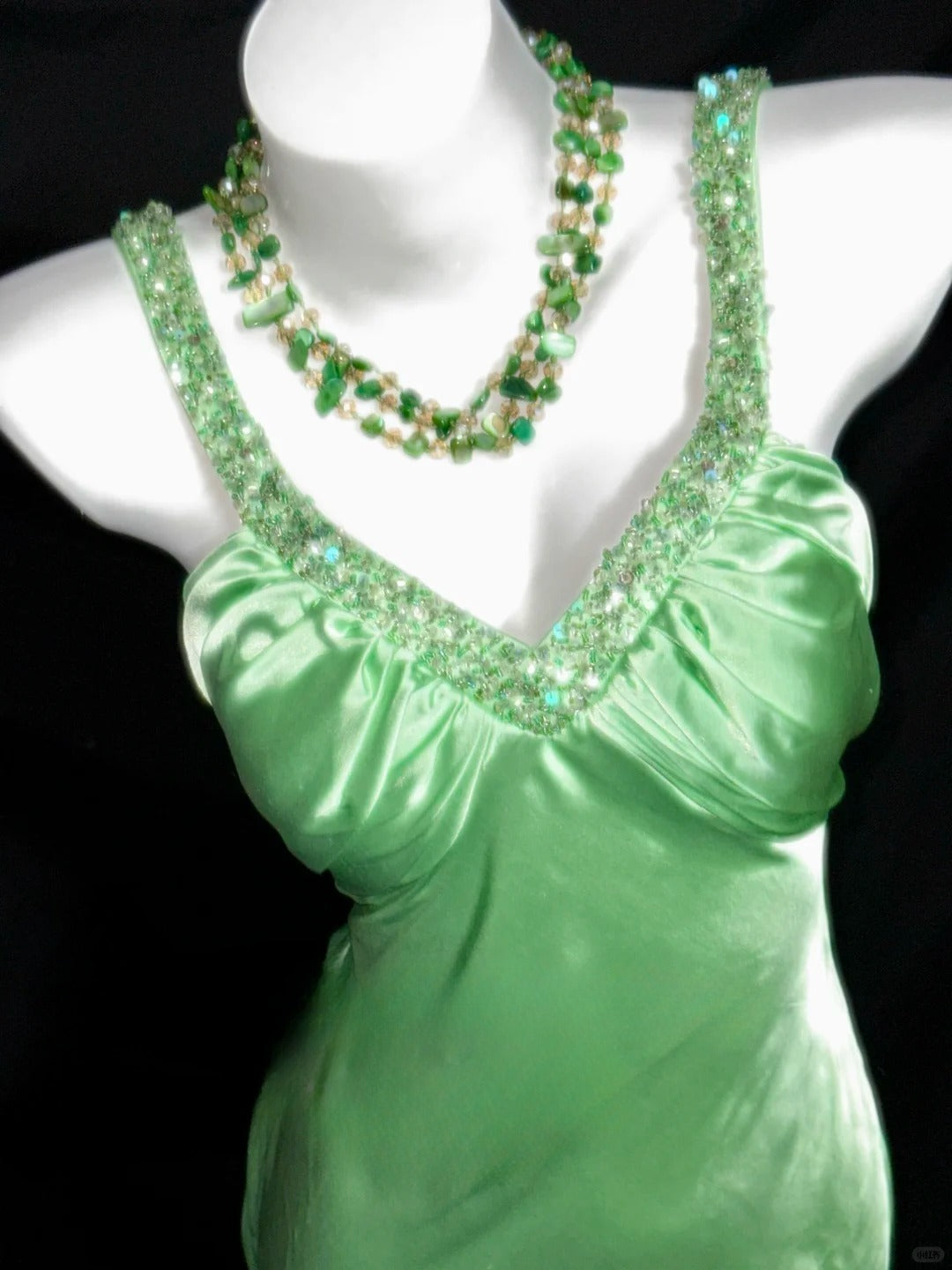 Elegant Green Wedding Guest Dresses V-Neck Sheath Birthday Dresses Satin Sleeveless Long Prom Dresses ED06103