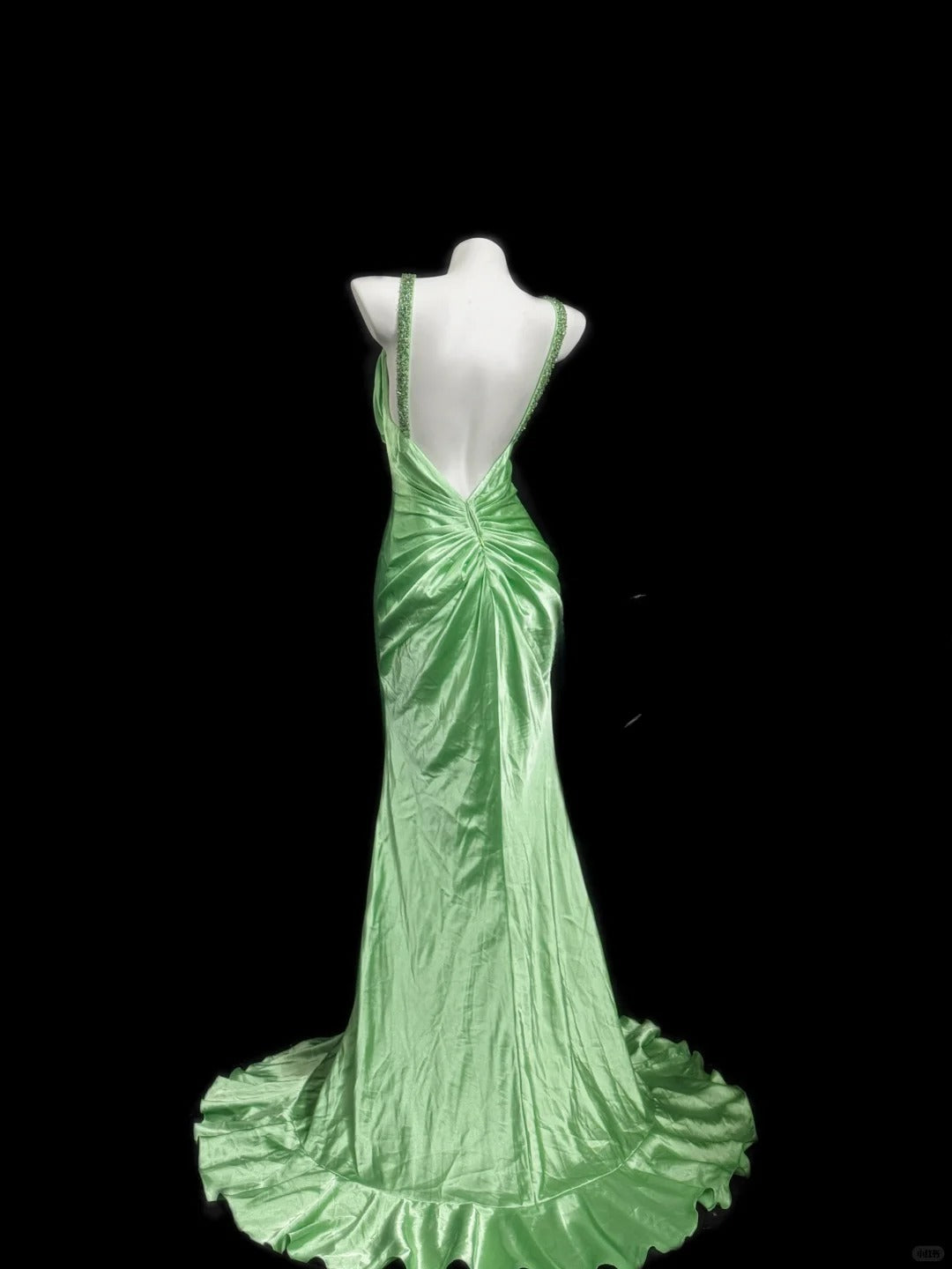 Elegant Green Wedding Guest Dresses V-Neck Sheath Birthday Dresses Satin Sleeveless Long Prom Dresses ED06103
