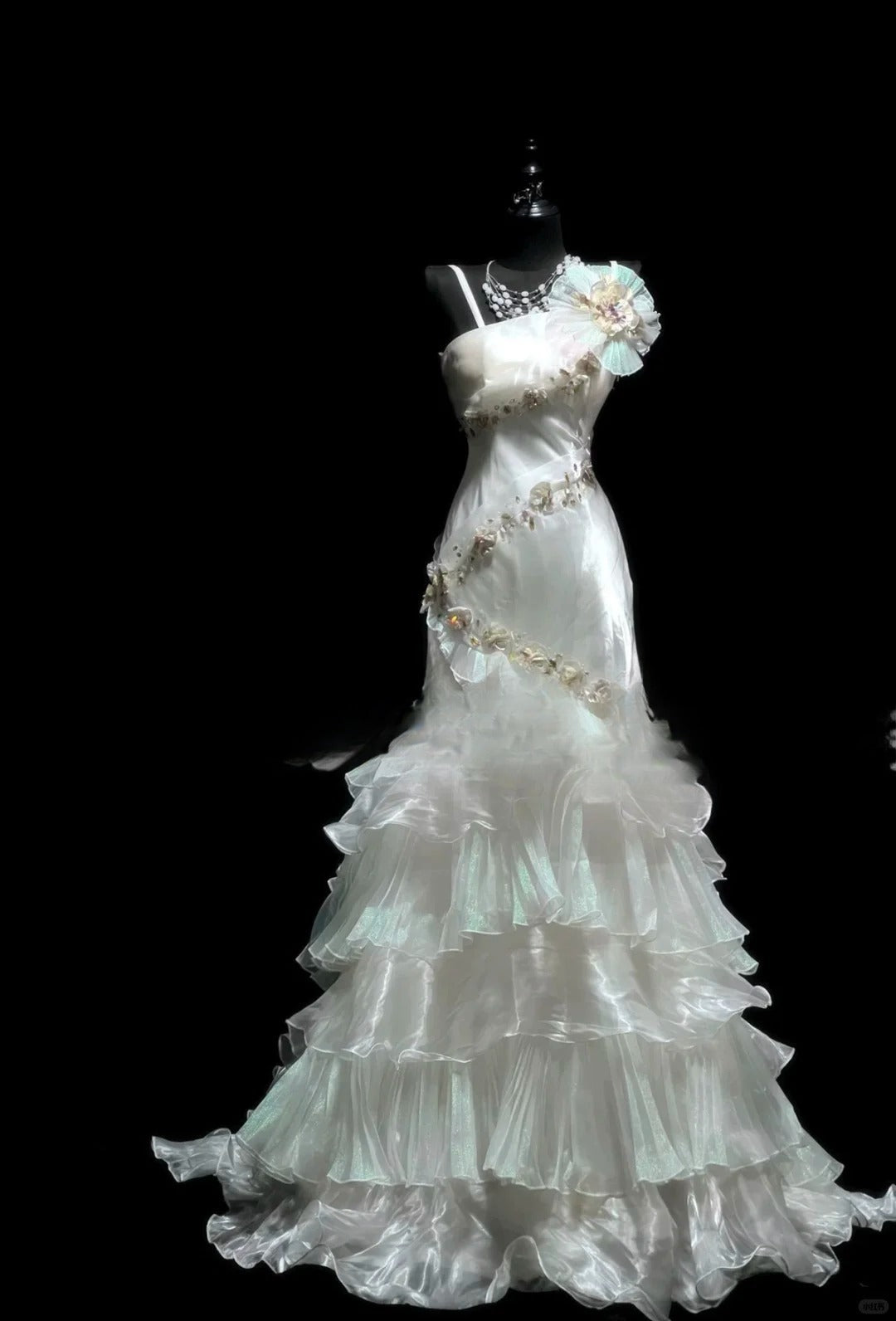 Wunderschönes dunkelolivgrünes herzförmiger Ausschnitt A-Linie Satin Tüll Kurzes Ballkleid Homecoming-Kleid ED02575