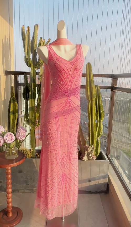 Chic Watermelon Long Prom Dresses V-neck Sheath Evening Dresses Beaded Chiffon Sleeveless Birthday Dresses ED06118