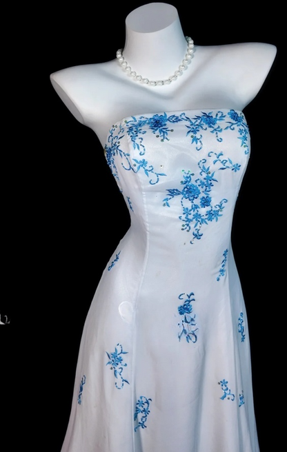 Chic White Long Prom Dresses Strapless A-Line Evening Dresses Embroidery Chiffon Sleeveless Birthday Dresses ED06121
