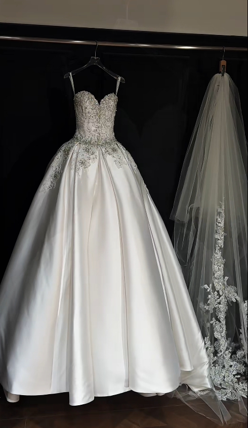 Timeless A-Line Long Wedding Dresses Satin Beaded White Bridal Gowns Sweetheart Sleeveless Bridal Dresses ED06145