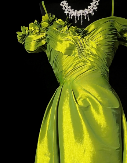 Chic Green Long Prom Dresses Satin Spaghetti Straps Sheath Evening Dresses ED06187