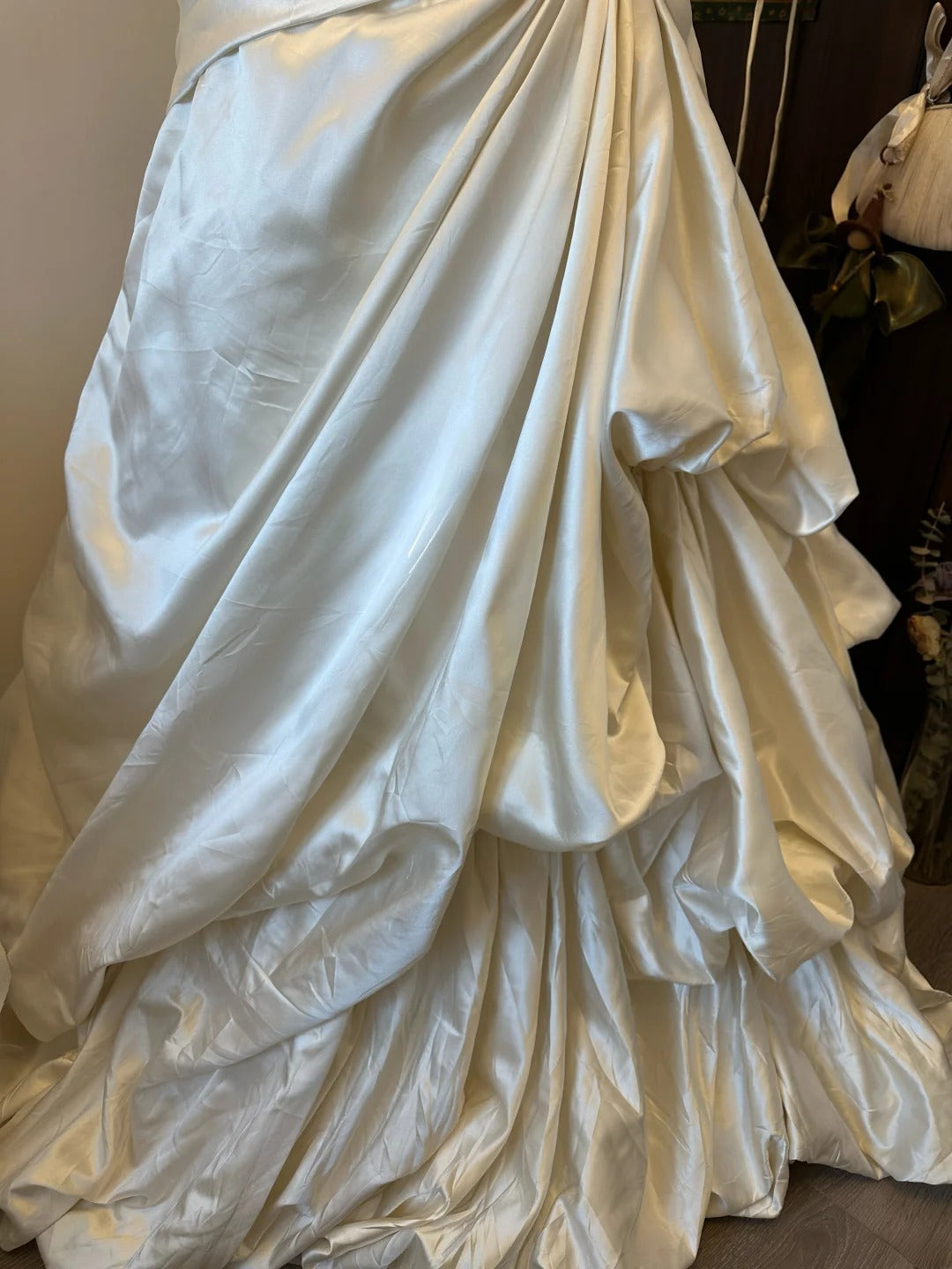 Chic A-Line Long Wedding Dresses Sweetheart Satin White Bridal Dresses Sleeveless Bridal Gowns ED06216