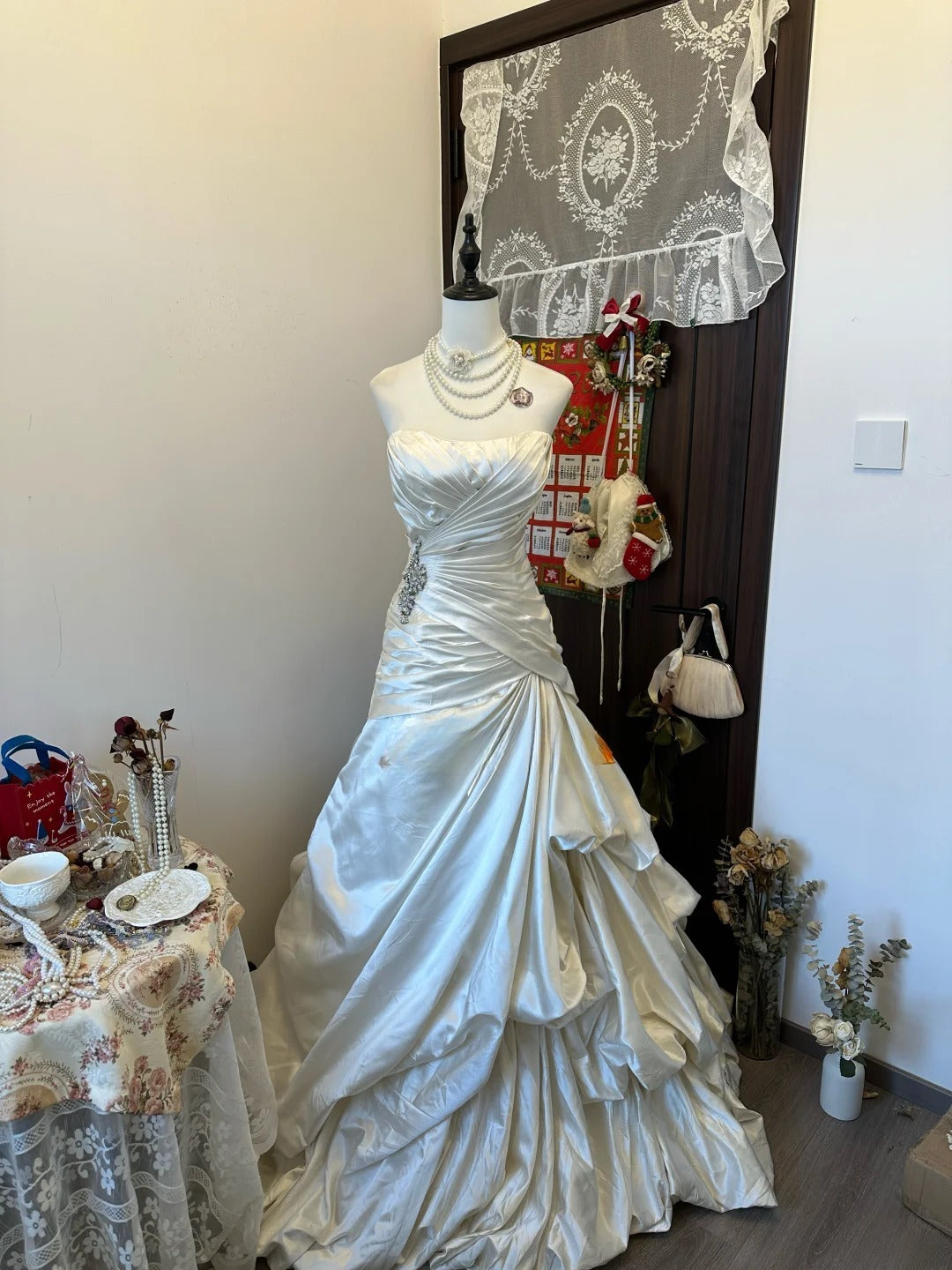 Chic A-Line Long Wedding Dresses Sweetheart Satin White Bridal Dresses Sleeveless Bridal Gowns ED06216