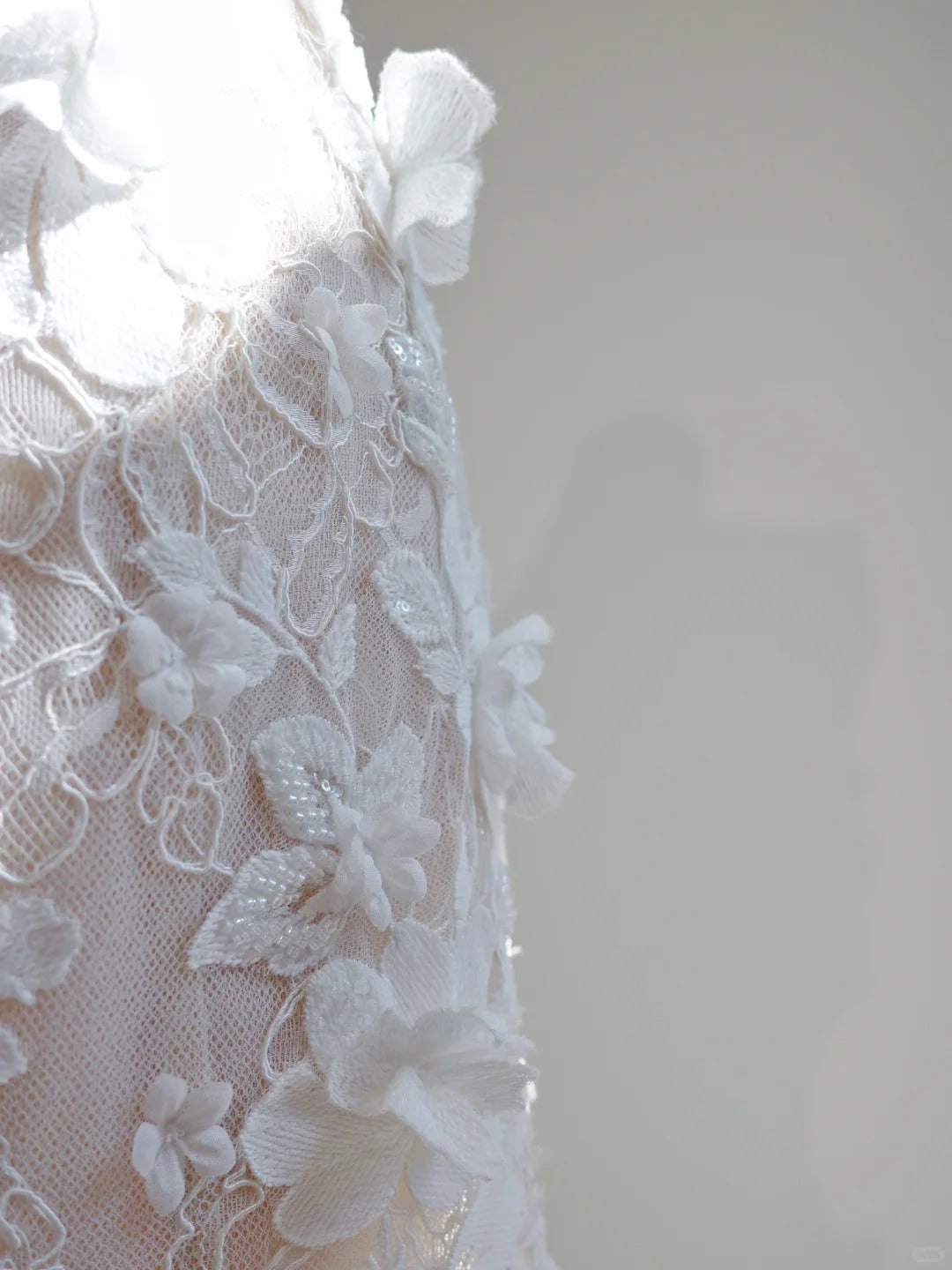 Chic Sheath Long Wedding Dresses Strapless Tulle Appliques White Bridal Dresses Sleeveless Bridal Gowns ED06217