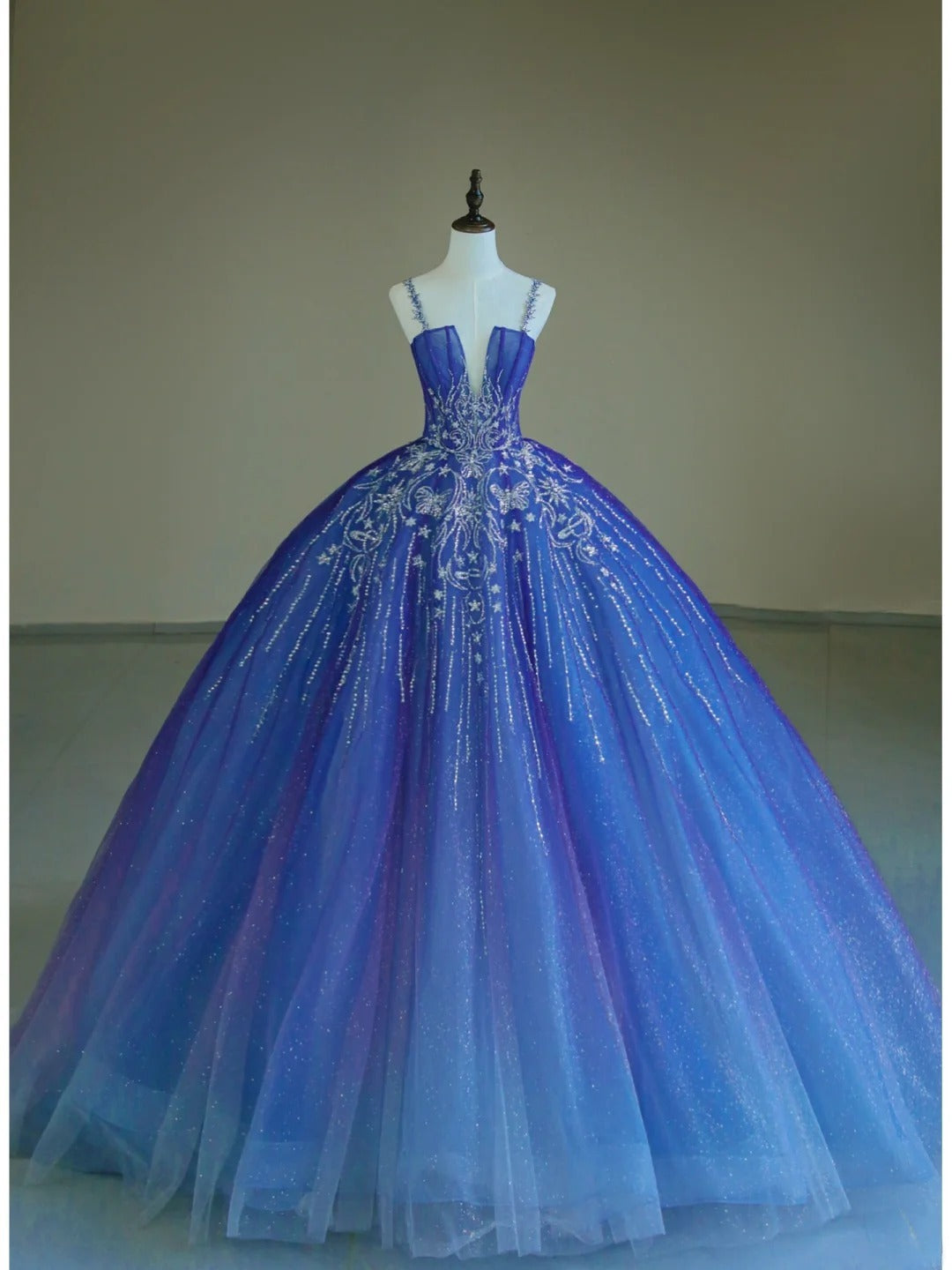 Chic A-Line Long Prom Dresses Tulle Spaghetti Straps Blue Birthday Dresses Sleeveless Evening Gowns ED06218