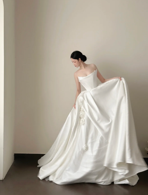 Timeless A-Line Long Wedding Dresses Satin Strapless White Bridal Gowns Sleeveless Bridal Dresses ED06245