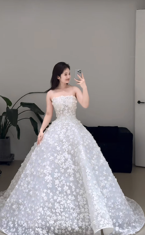 Timeless A-Line Long Wedding Dresses Tulle Strapless White Bridal Gowns Appliques Sleeveless Bridal Dresses ED06246