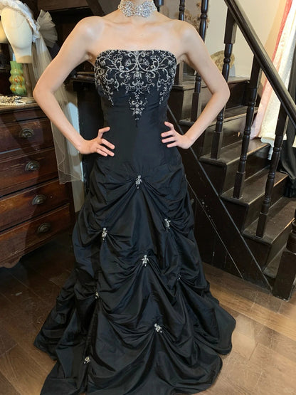 Gorgeous A-Line Black Long Prom Dresses Beaded Satin Strapless Evening Dresses Sleeveless Birthday Dresses ED06260
