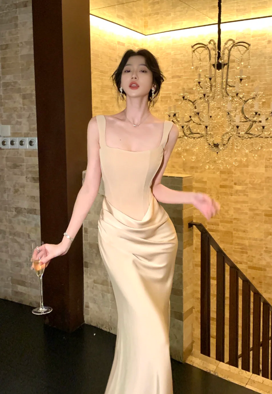 Sexy Sheath Light Champagne Long Prom Dresses Satin Spaghetti Straps Evening Dresses Sleeveless Birthday Dresses ED06277