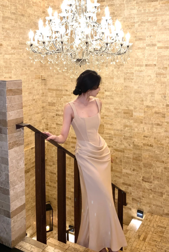 Sexy Sheath Light Champagne Long Prom Dresses Satin Spaghetti Straps Evening Dresses Sleeveless Birthday Dresses ED06277