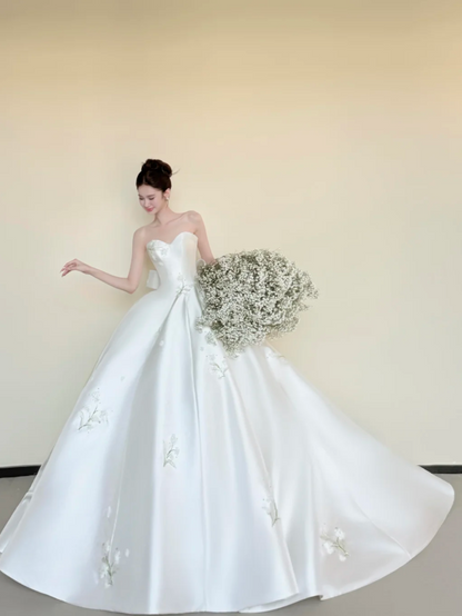 Chic A-Line White Long Wedding Dress Appliques Satin Sleeveless Bridal Dress Strapless Bridal Gowns ED06322