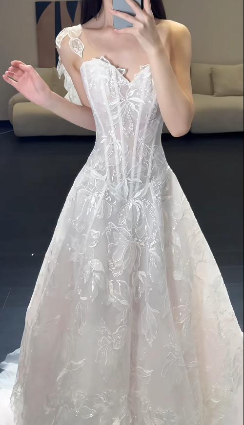 Elegant A-Line Long Wedding Dress Appliques Tulle White Bridal Dress Sleeveless Bridal Gown ED06323