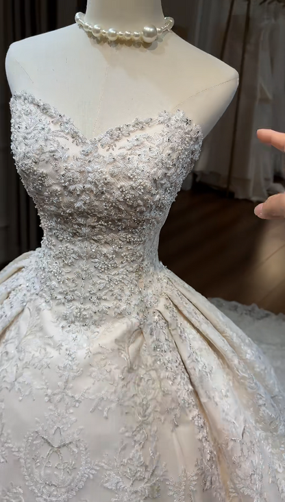 Elegant A-Line Long Wedding Dress Appliques Tulle Champagne Bridal Dress Sweetheart Sleeveless Bridal Gown ED06325