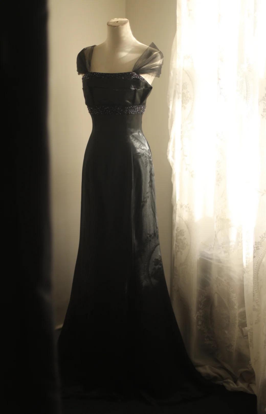 Elegant A-Line Black Long Prom Dress Satin Spaghetti Straps Evening Dress Sleeveless Party Dress ED06336