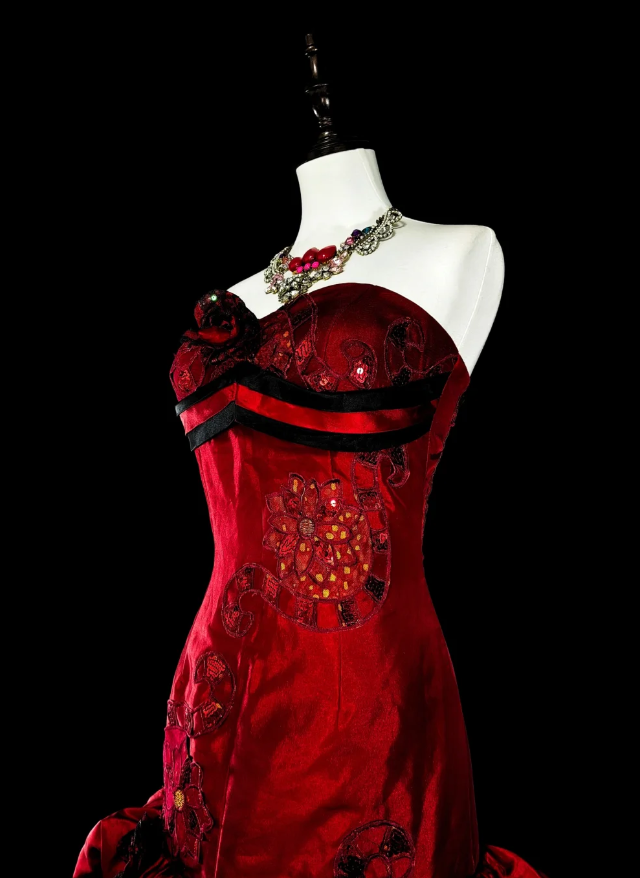 Chic Sheath Burgundy Long Prom Dress Appliques Satin Strapless Evening Dress Sleeveless Birthday Dress ED06356