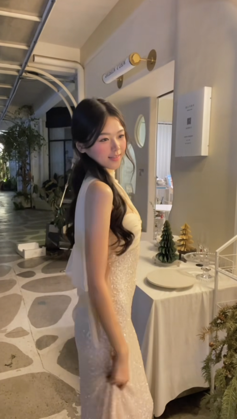 Elegant Sheath Champagne Long Prom Dress Sequins Spaghetti Straps Evening Dress Sleeveless Party Dress ED06400