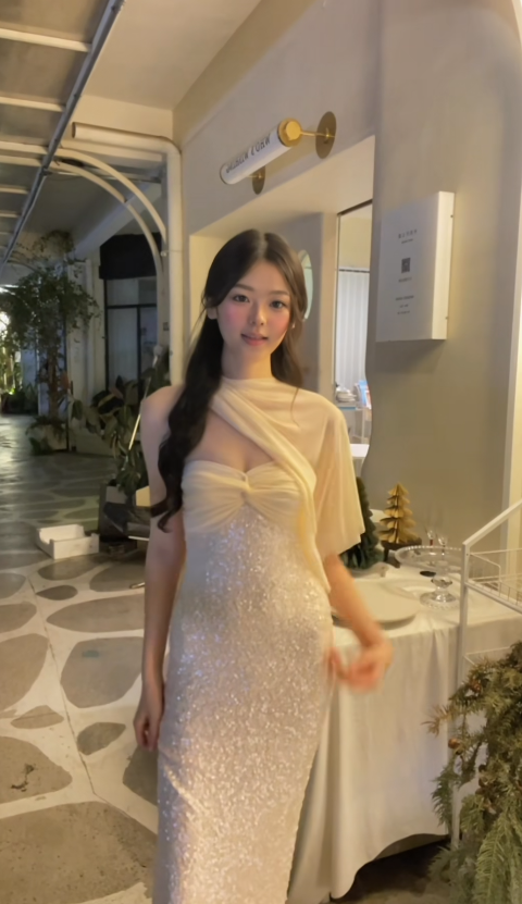 Elegant Sheath Champagne Long Prom Dress Sequins Spaghetti Straps Evening Dress Sleeveless Party Dress ED06400