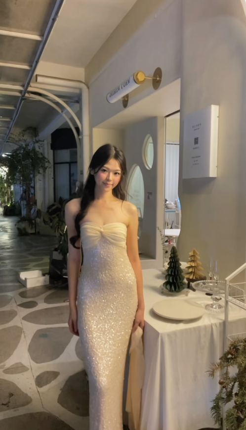 Elegant Sheath Champagne Long Prom Dress Sequins Spaghetti Straps Evening Dress Sleeveless Party Dress ED06400