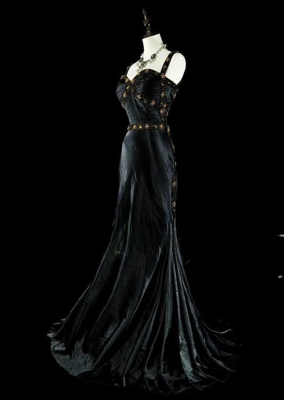 Elegant Sheath Black Long Prom Dress Beaded Satin Straps Evening Dress Sleeveless Formal Dress ED06439