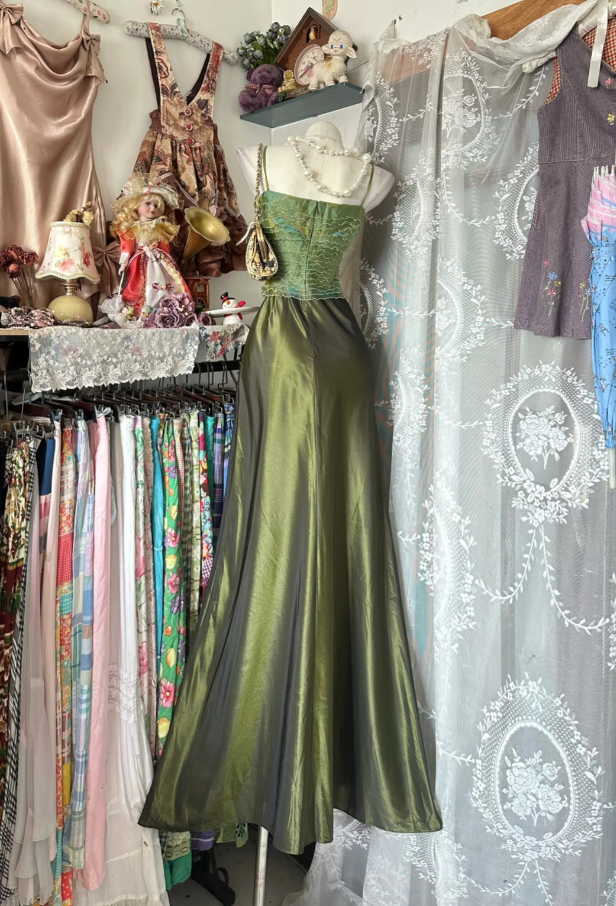 Chic Sheath Green Long Prom Dress Satin Spaghetti Straps Evening Dress ED06441