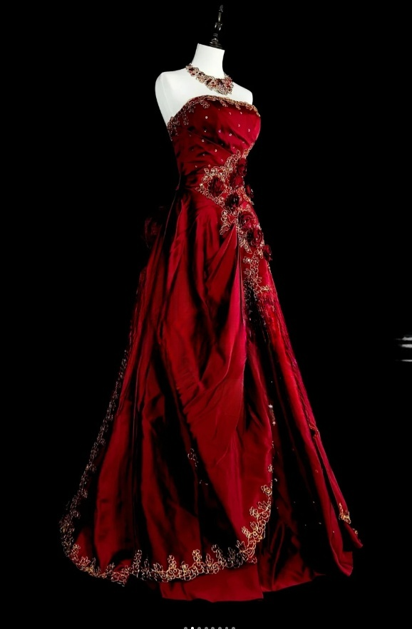 Chic A-Line Burgundy Long Prom Dress Applique Satin Strapless Evening Dress Sleeveless Birthday Dress ED06475