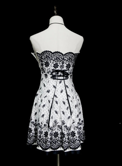 Chic Black/White Short Prom Dress Lace Birthday Dress Sheath Strapless Homecoming Dress Sleeveless Party Dress ED06503