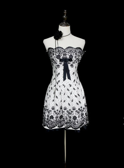Chic Black/White Short Prom Dress Lace Birthday Dress Sheath Strapless Homecoming Dress Sleeveless Party Dress ED06503
