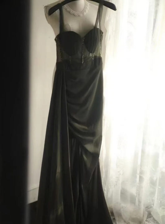 Wunderschönes dunkelolivgrünes herzförmiger Ausschnitt A-Linie Satin Tüll Kurzes Ballkleid Homecoming-Kleid ED02575