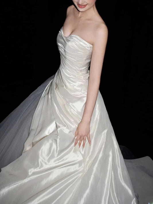 LuxuryA-Line Long Wedding Dress Tulle Strapless White Bridal Gowns Sleeveless Bridal Dress ED06513