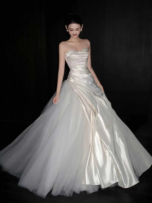 LuxuryA-Line Long Wedding Dress Tulle Strapless White Bridal Gowns Sleeveless Bridal Dress ED06513