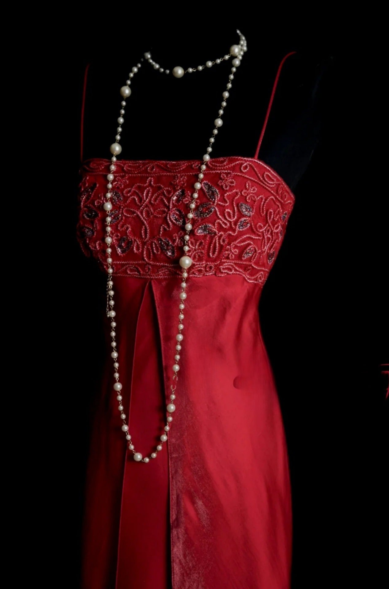 Chic Red Long Prom Dresses Sapghetti Straps Sheath Evening Dress Beaded Satin Sleeveless Wedding Guest Outfit  ED06532