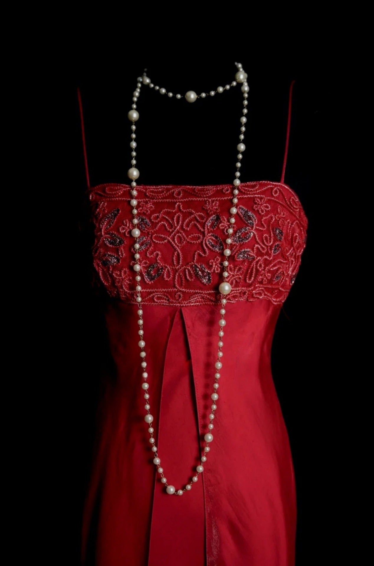 Chic Red Long Prom Dresses Sapghetti Straps Sheath Evening Dress Beaded Satin Sleeveless Wedding Guest Outfit  ED06532