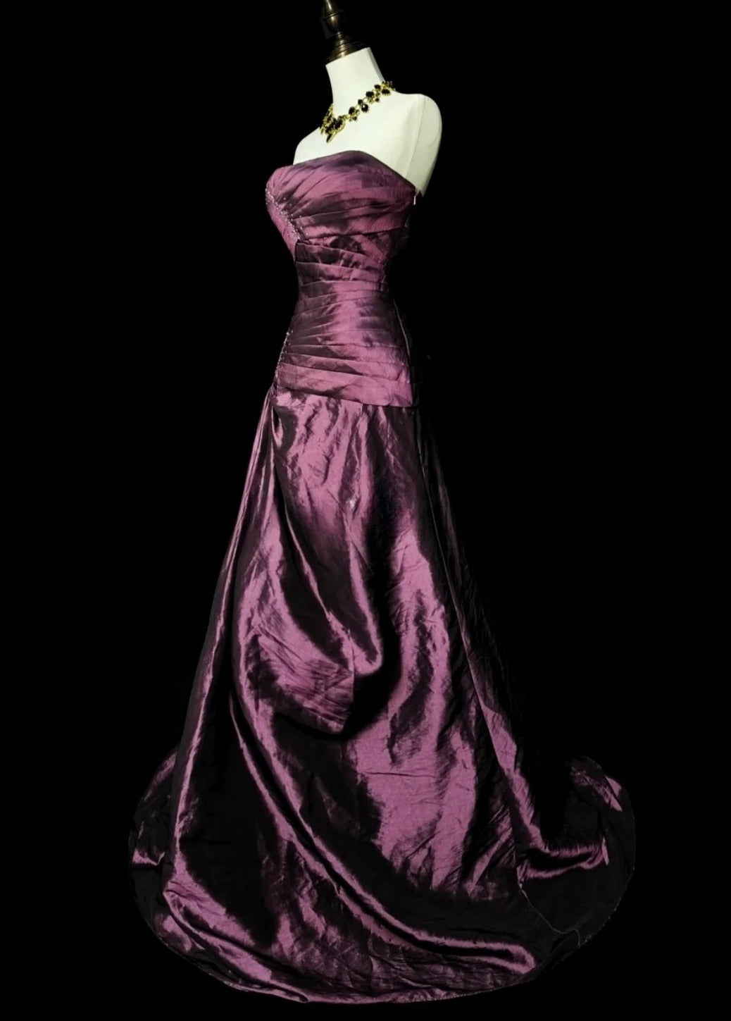 Chic Grape Long Prom Dress Satin Strapless Sheath Evening Dress Sleeveless Birthday Dress ED06592