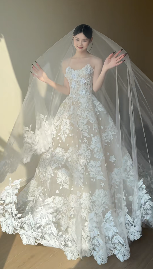 Gorgeous A-Line Long Wedding Dress Tulle Appliques White Bridal Dress Sleeveless Bridal Gown ED06598