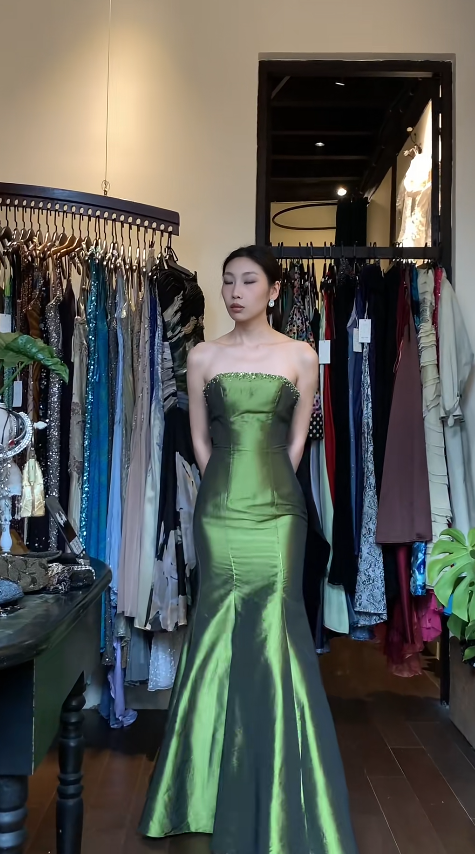 Chic Green Wedding Guest Dress Strapless Satin Mermaid Evening Dress Beaded Sleeveless Long Prom Dress ED06660