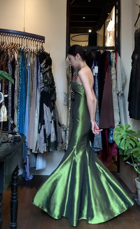 Chic Green Wedding Guest Dress Strapless Satin Mermaid Evening Dress Beaded Sleeveless Long Prom Dress ED06660